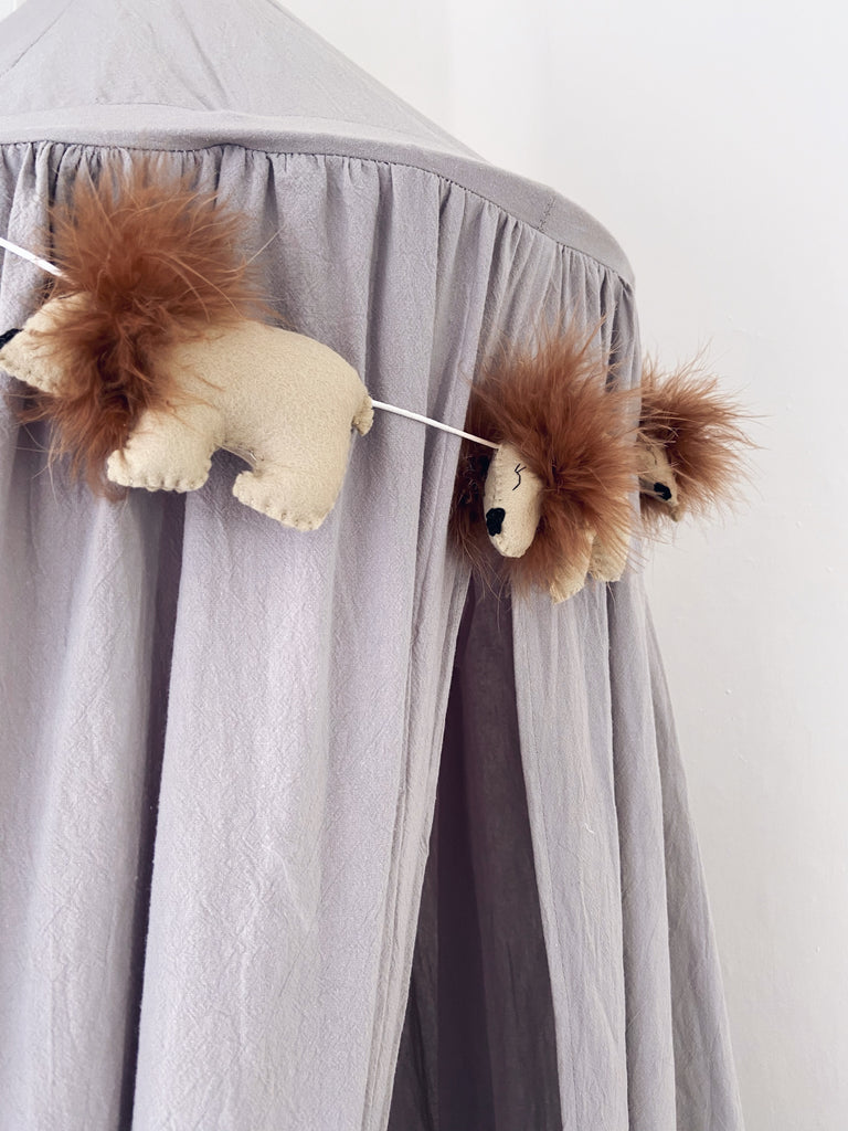 Sleeping Lions Garland