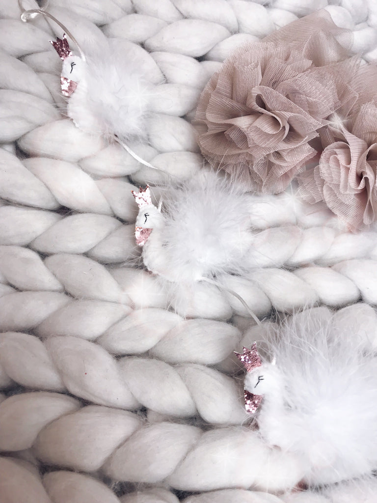 Teepee Swan Garland